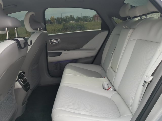 Used 2025 Hyundai Ioniq 6 SEL RWD image 12