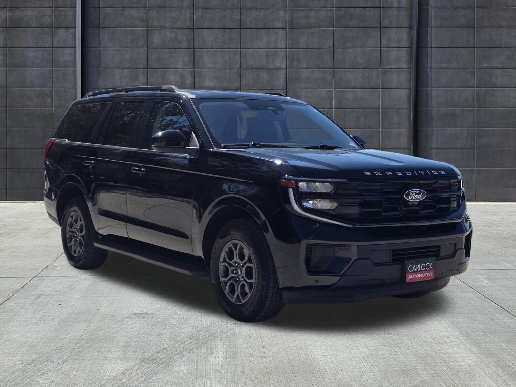 Used 2025 Ford Expedition Active RWD image 3