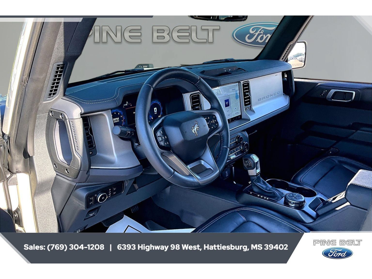 Used 2025 Ford Bronco Outer Banks AWD/4WD image 12