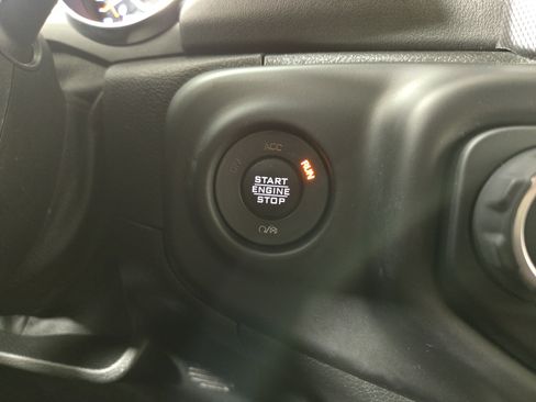 Used 2020 Jeep Wrangler Unlimited Sahara AWD/4WD image 25