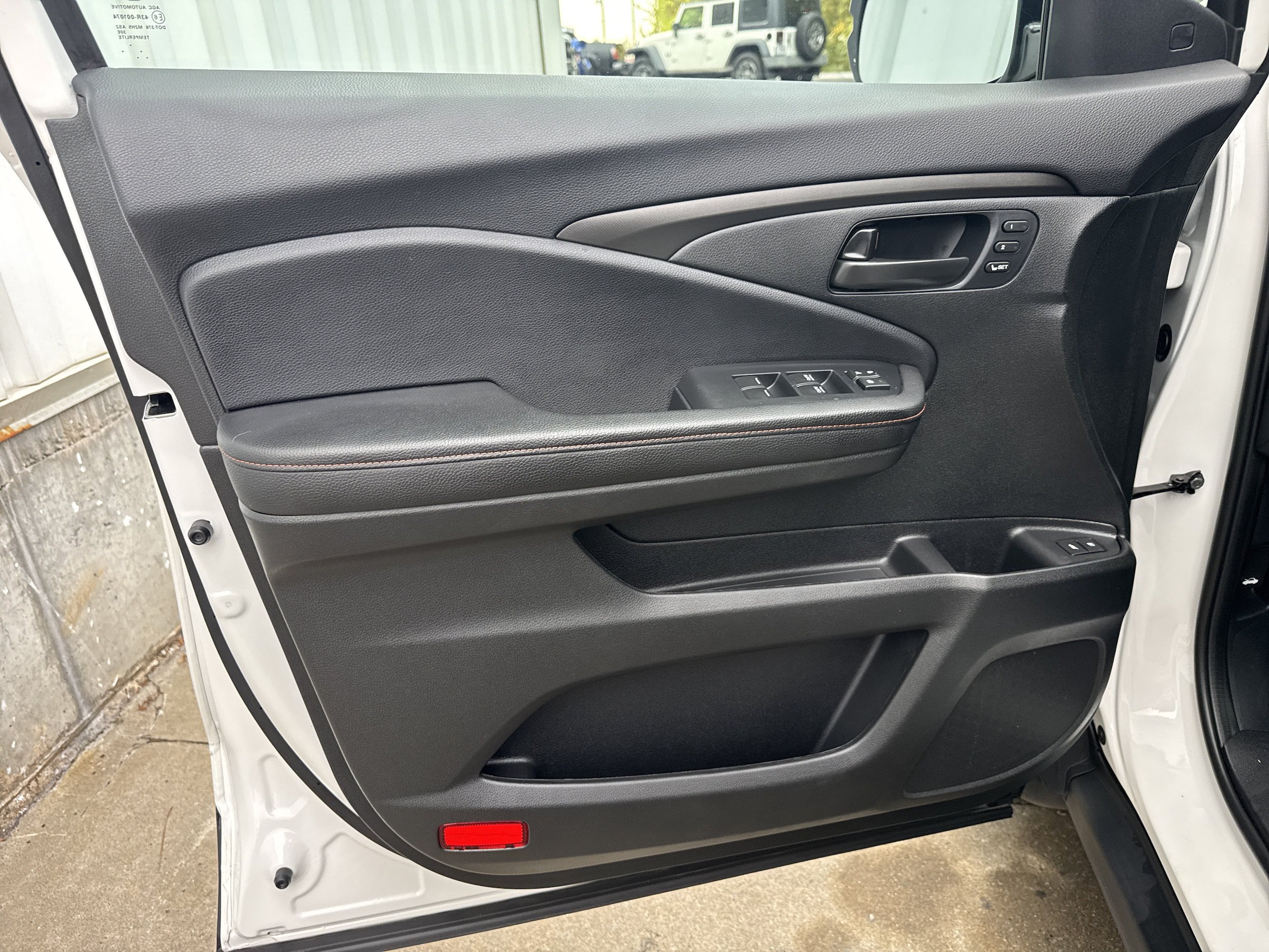 Used 2025 Honda Passport TrailSport image 8
