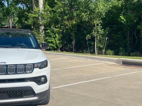 Used 2022 Jeep Compass Limited AWD/4WD image 3