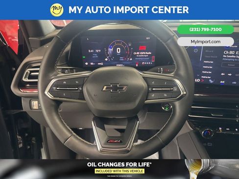 Used 2024 Chevrolet Traverse Z71 AWD/4WD image 16