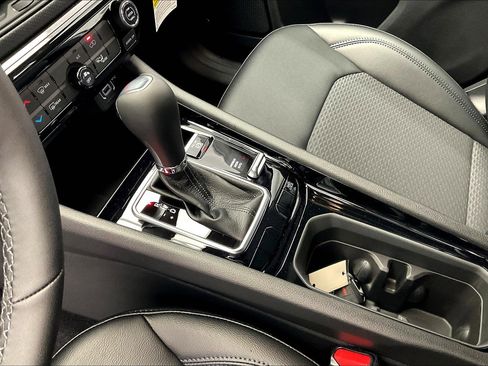 New 2026 Jeep Compass Latitude image 8