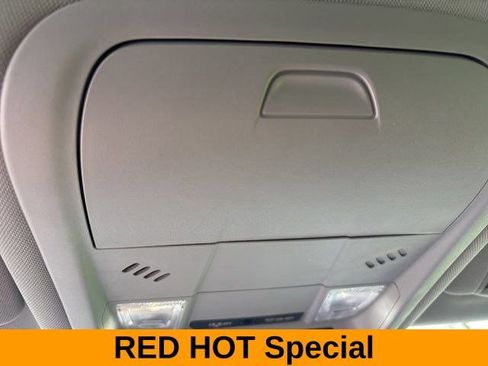 Used 2024 GMC Terrain SLE w/ Driver Convenience Package FWD image 28