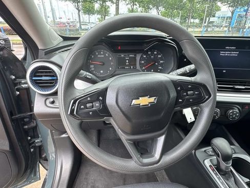 Used 2025 Chevrolet Trax LS w/ Driver Confidence Package FWD image 28