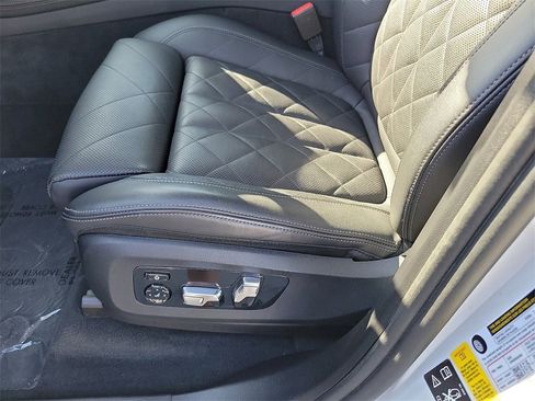 Used 2024 BMW X7 xDrive40i image 16