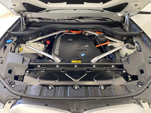 Certified 2025 BMW X5 xDrive50e w/ M Sport Package image 33