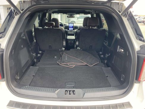 Used 2020 Ford Explorer Platinum w/ Premium Technology Package image 10