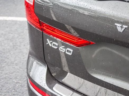 Used 2020 Volvo XC60 T5 Momentum w/ Protection Package Premier image 9
