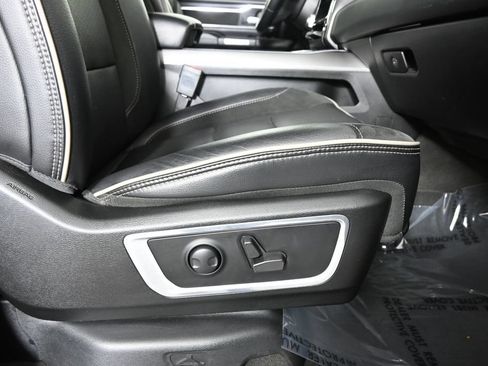 Used 2023 RAM 1500 Laramie AWD/4WD image 15