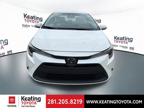 Used 2024 Toyota Corolla LE image 2