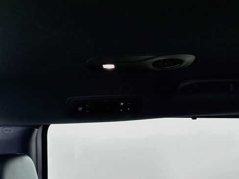 Used 2025 Chrysler Pacifica Select FWD image 24