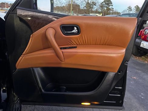 Used 2016 INFINITI QX80 4WD w/ Signature Edition Package image 31