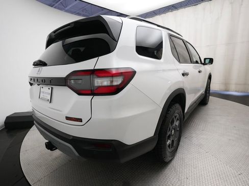 Certified 2025 Honda Pilot TrailSport image 13