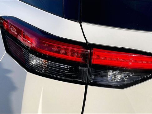 Used 2024 Nissan Pathfinder Platinum w/ Cargo Package image 31