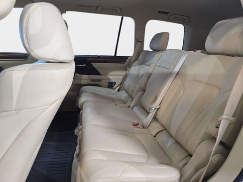 Used 2021 Lexus LX 570 4WD w/ Luxury Package image 11
