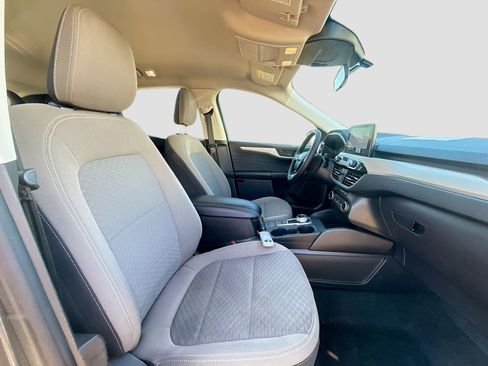 Used 2022 Ford Escape SE w/ SE Sport Appearance Package image 31