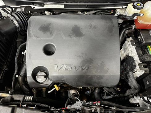 Used 2020 Chevrolet Traverse LT w/ Driver Confidence II Package image 34