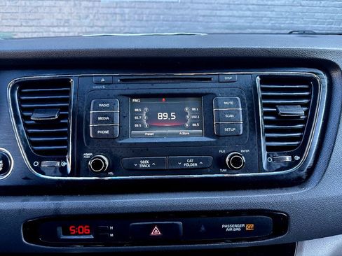 Used 2016 Kia Sedona LX w/ LX Essentials Premium Package image 18