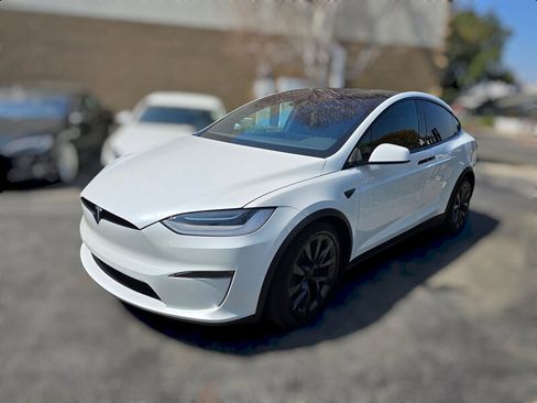 Used 2022 Tesla Model X image 1