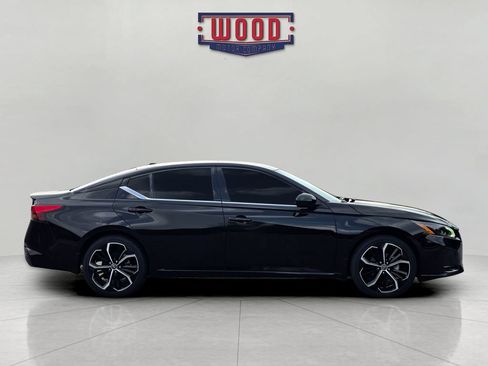 Used 2023 Nissan Altima 2.5 SR w/ SR Premium Package FWD image 2