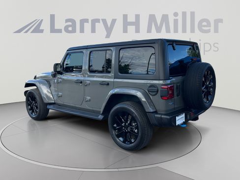 Used 2023 Jeep Wrangler Unlimited Sahara AWD/4WD image 3