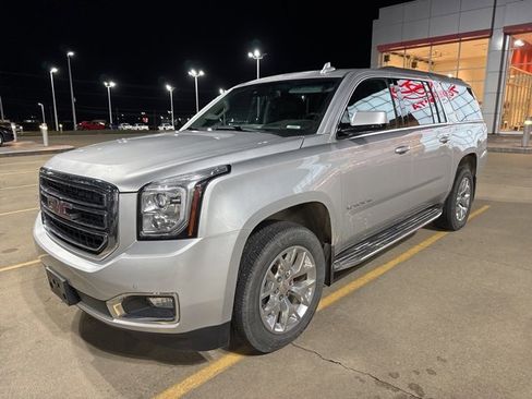 Used 2017 GMC Yukon XL SLT image 1