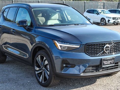 New 2026 Volvo XC40 B5 Ultra w/ Climate Package image 3
