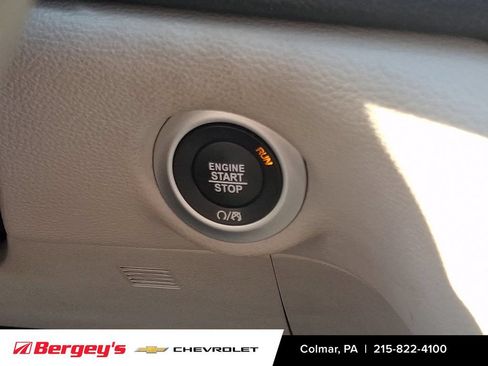 Used 2023 Chrysler Pacifica Touring-L FWD image 27