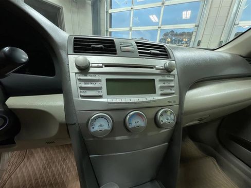 Used 2010 Toyota Camry LE image 15