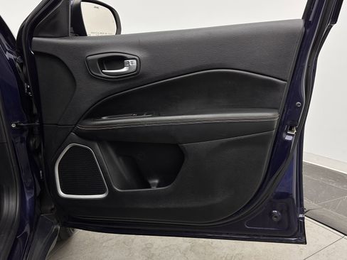 Used 2018 Jeep Compass Latitude image 29