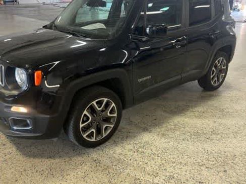 Used 2017 Jeep Renegade Latitude w/ Popular Equipment Group AWD/4WD image 1