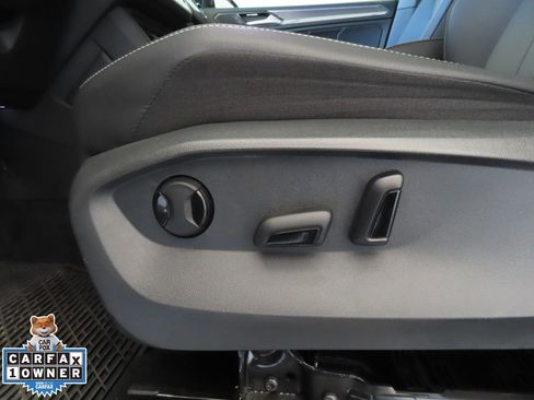 Used 2023 Volkswagen Tiguan SE R-Line image 13