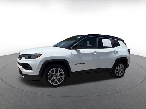 Used 2025 Jeep Compass Limited AWD/4WD image 7