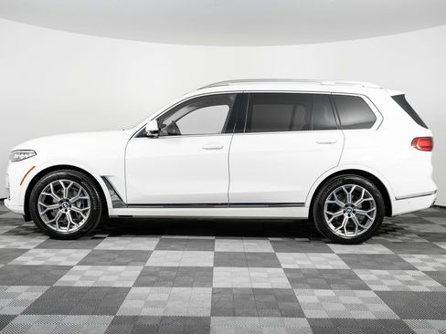 Used 2022 BMW X7 xDrive40i w/ Premium Package image 3