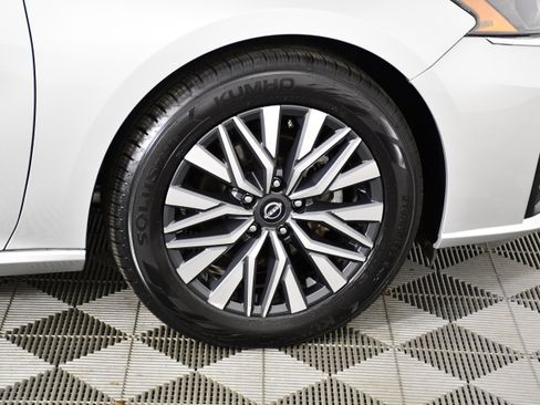 Used 2024 Nissan Altima 2.5 SV FWD image 52