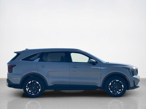 Used 2025 Kia Sorento S w/ Panoramic Sunroof Package AWD/4WD image 9