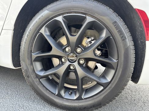 Used 2024 Chrysler Pacifica Touring-L w/ S Appearance Package image 30