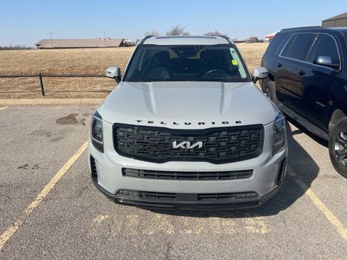 Used 2022 Kia Telluride SX w/ SX Prestige Package image 2