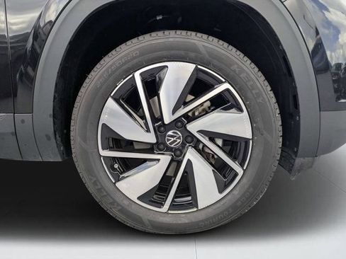 Used 2025 Volkswagen Atlas SE AWD/4WD image 10