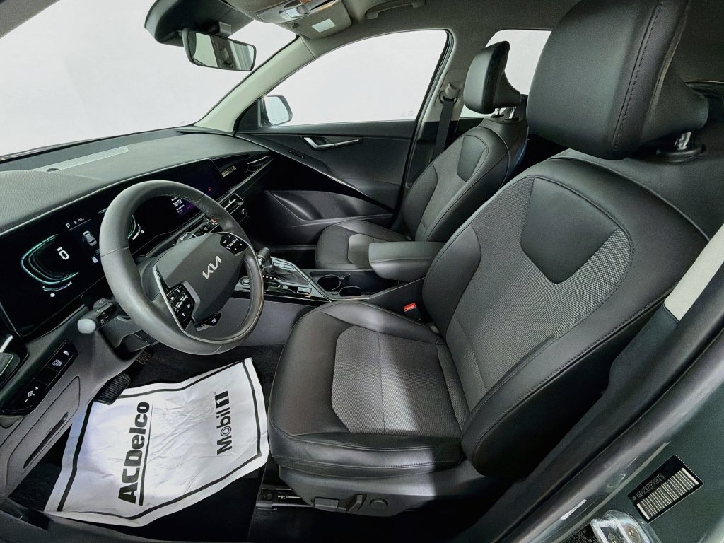 Used 2023 Kia Niro EX FWD image 21