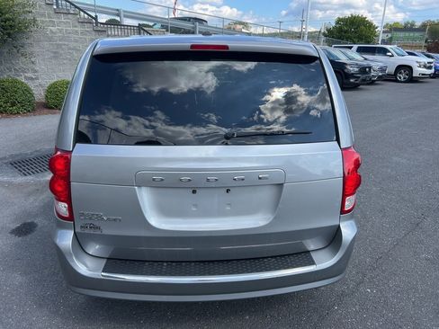 Used 2017 Dodge Grand Caravan SE image 12