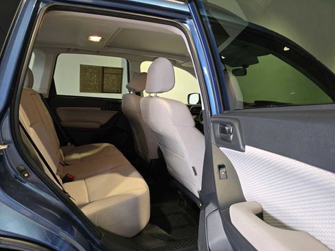 Used 2017 Subaru Forester 2.5i Premium w/ All-Weather Package image 12