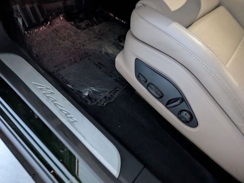 Used 2025 Porsche Macan Electric image 30