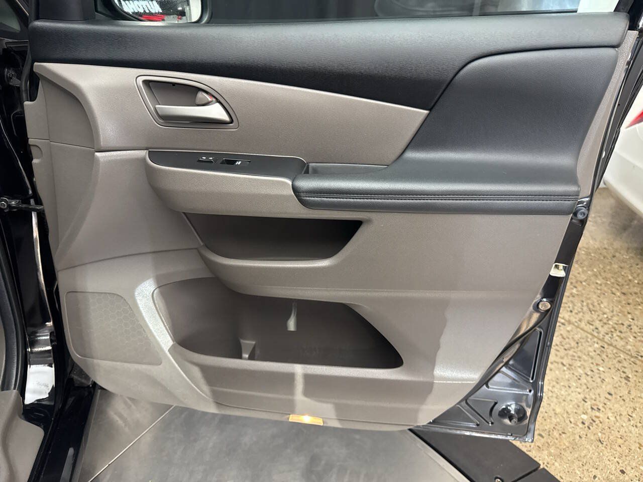 Used 2013 Honda Odyssey Touring Elite image 32