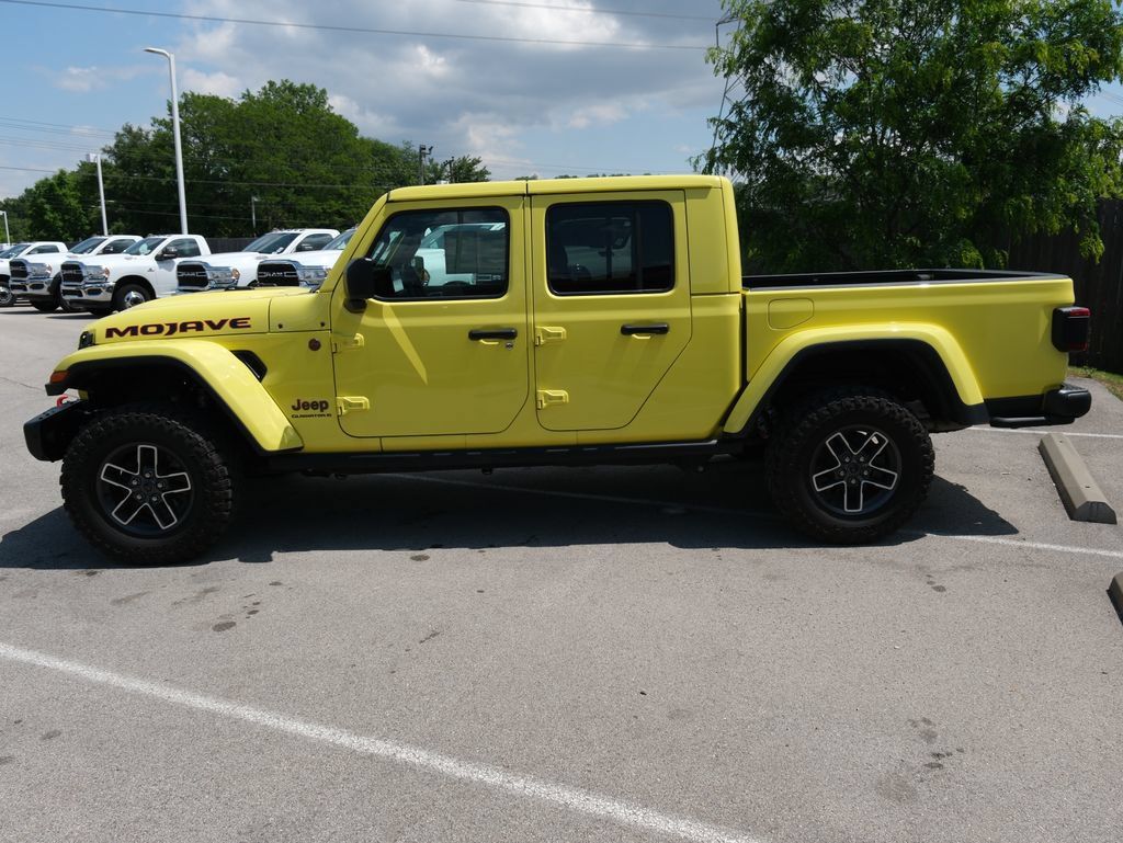 Used 2024 Jeep Gladiator Mojave AWD/4WD image 10