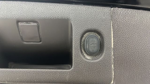 Used 2019 Chevrolet Suburban Premier AWD/4WD image 31