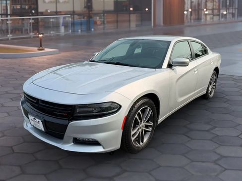 Used 2019 Dodge Charger SXT AWD/4WD image 6