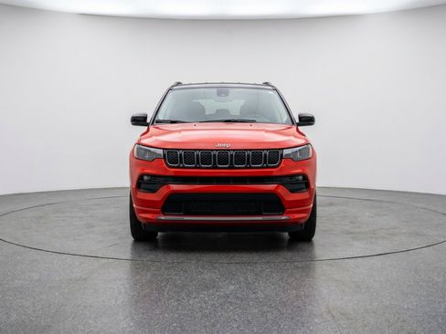 Used 2025 Jeep Compass Limited AWD/4WD image 2